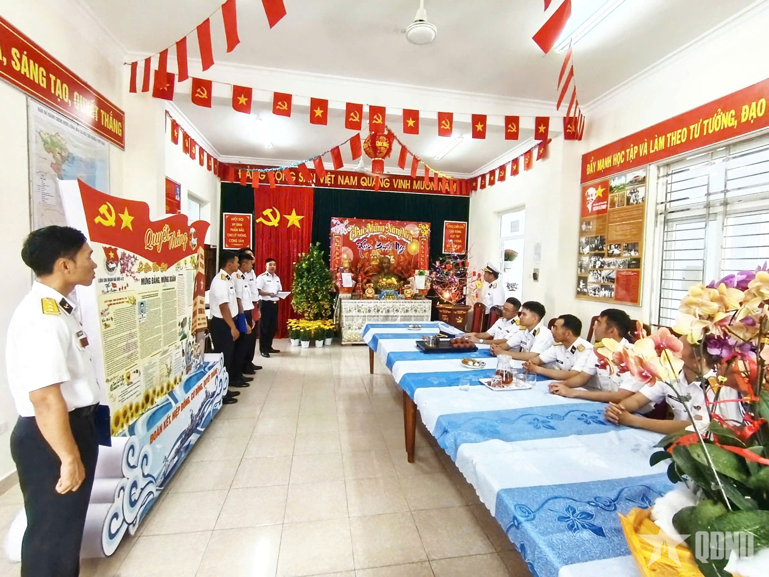 Rộn ràng sắc xuân tại Quân cảng Cam Ranh